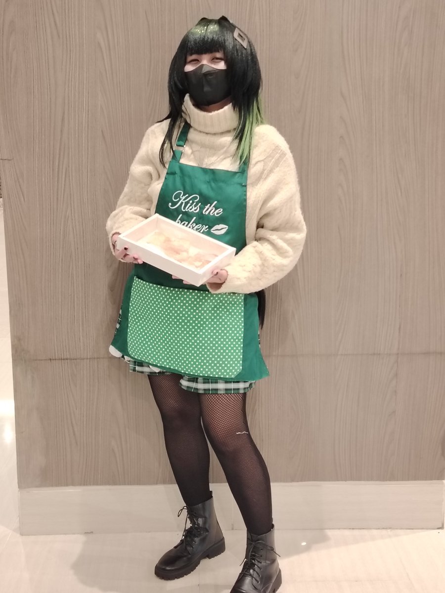 aruru_al's tweet photo. The Vtuber:                              The cosplay:

#CelaVie https://t.co/T1ilLzHI0V