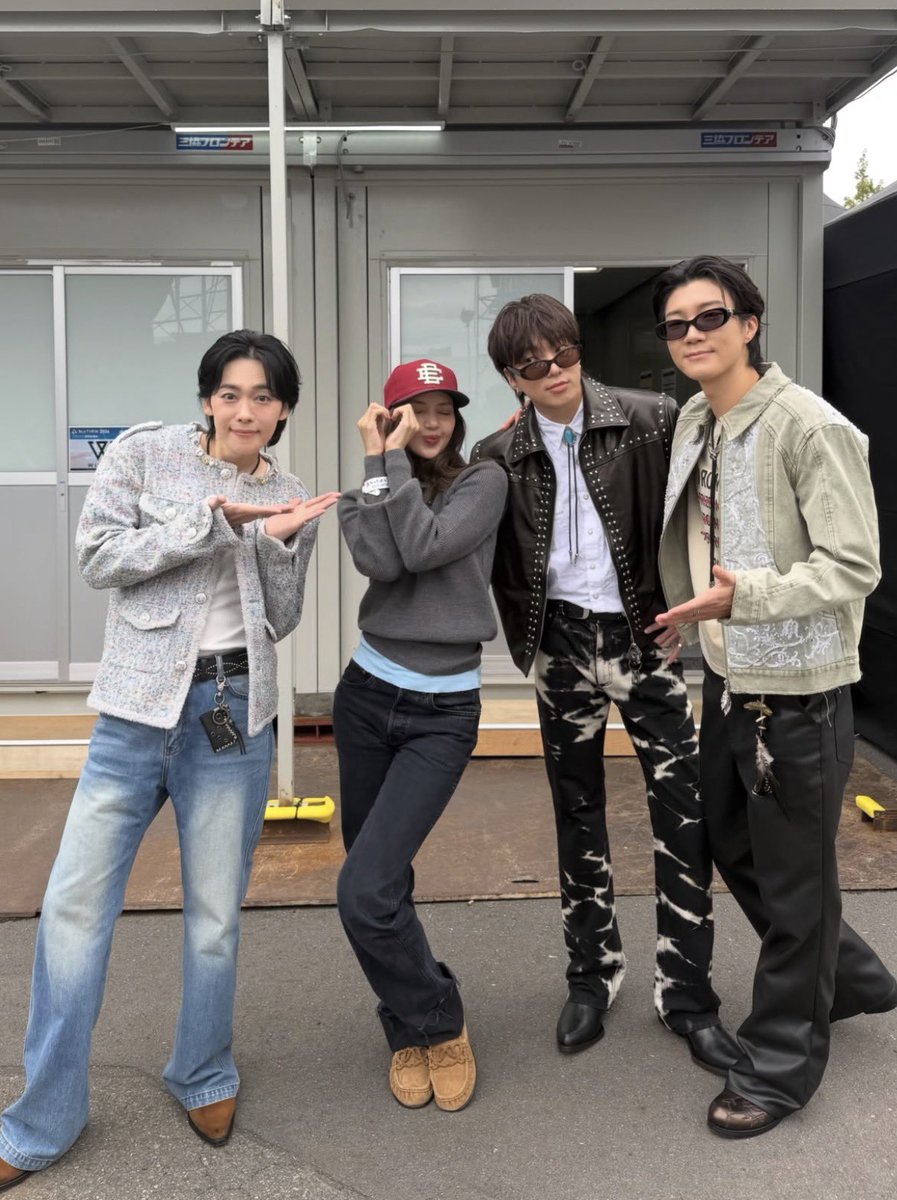TheePopCore's tweet photo. LISA and WINNER members Jinu, Yoon, and Hoony stun together in newly shared photos. https://t.co/QsANJyxUxS