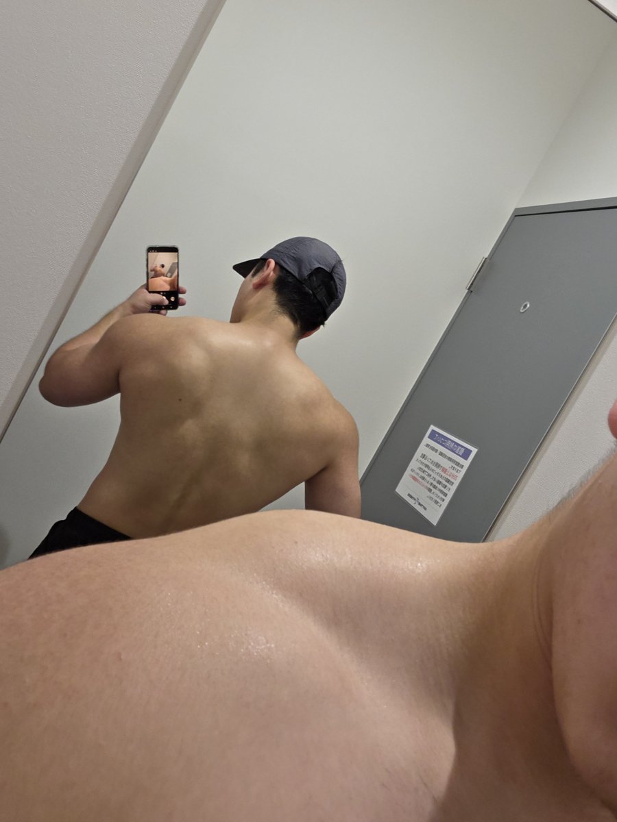 allmight_kin29's tweet photo. 背中と腕でい🏋️‍♀️
いっぱいできて嬉しみ(*^^*)
これから銭湯にも行っちゃう♨️
 #筋トレ
 #筋トレ記録 https://t.co/V9j1jCcdIY