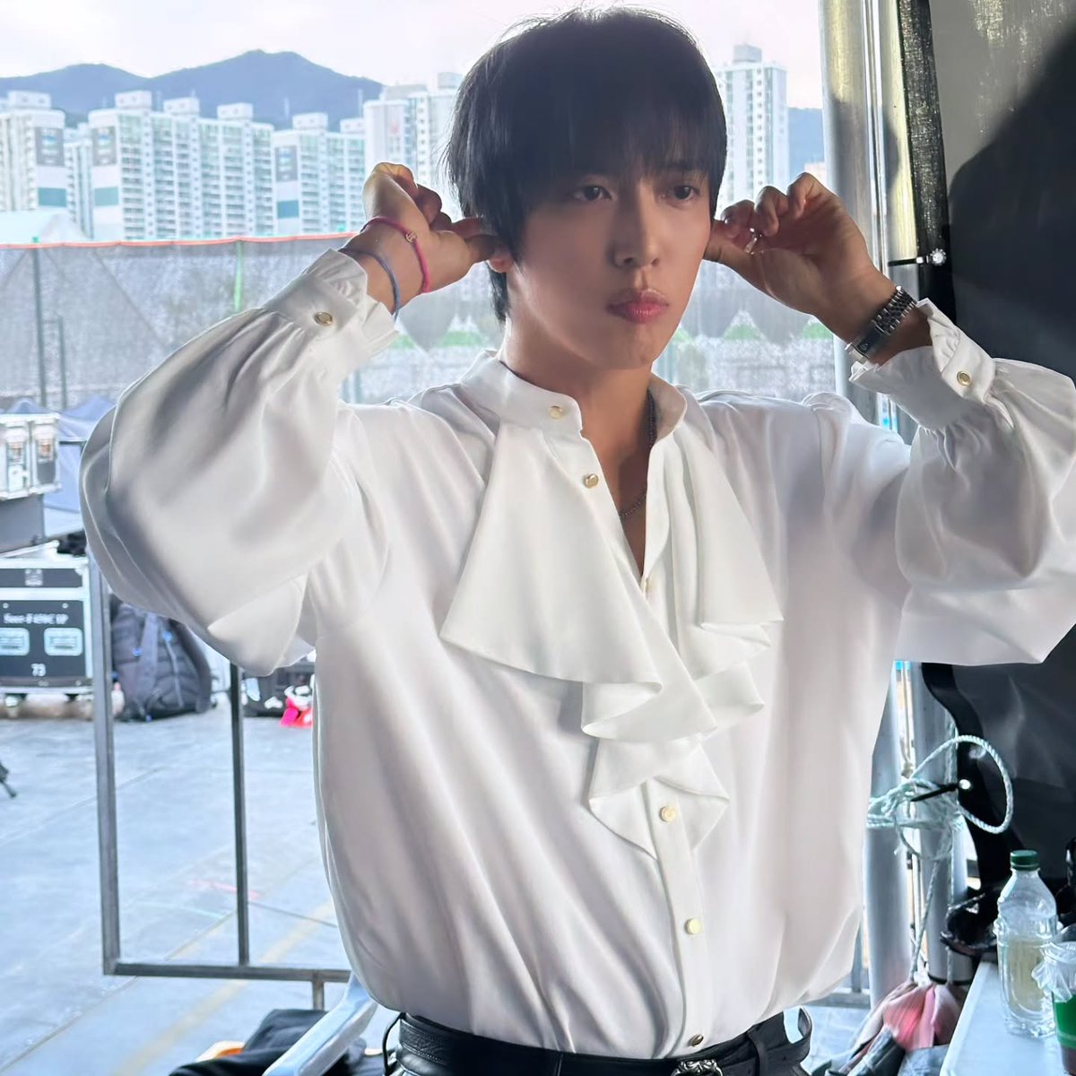 Kkorepo's tweet photo. 「#CNBLUE」#ジョン・ヨンファ、「2026 釜山国際ロックフェスティバル」ビハインドカット公開…「釜山を熱狂させた」 
#ジョンヨンファ #ヨンファ　
🔗https://t.co/bsMqjTzlPX https://t.co/3kfJdYzeBX