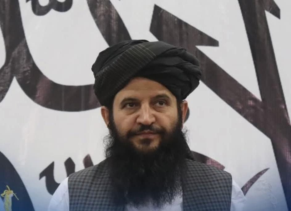 A_hmadi313's tweet photo. د پروان والي عزیزالرحمن منصور وايي، پاکستان د امریکا په ملاتړ په سیمه کې پر هېوادونو هوايي بریدونه کوي.

نوموړي د پاکستان وروستیو هوايي بریدونو ته په اشاره وویل، چې ا.ا به د دغو بریدونو پر وړاندې چوپ پاتې نه شي.

منصور ټینګار کړی، چې ا.ا  به د پاکستان د هر ډول تېري او برید پر وړاندې مقاومت وکړي او دغه بریدونه به بې‌ ځوابه پرېنږدي.
