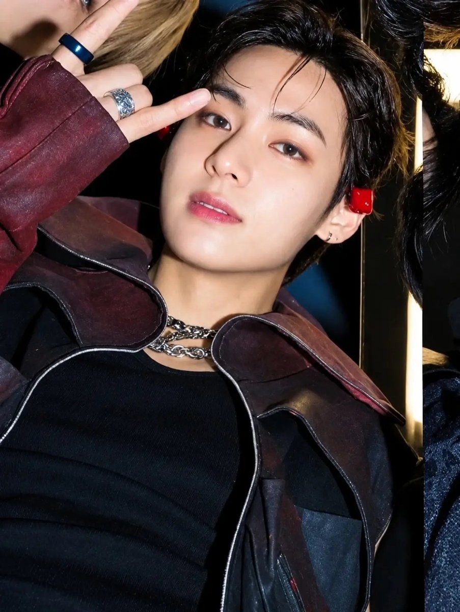 BTS_TAEHYUNGO's tweet photo. 🌝 https://t.co/6RkAHybqEG