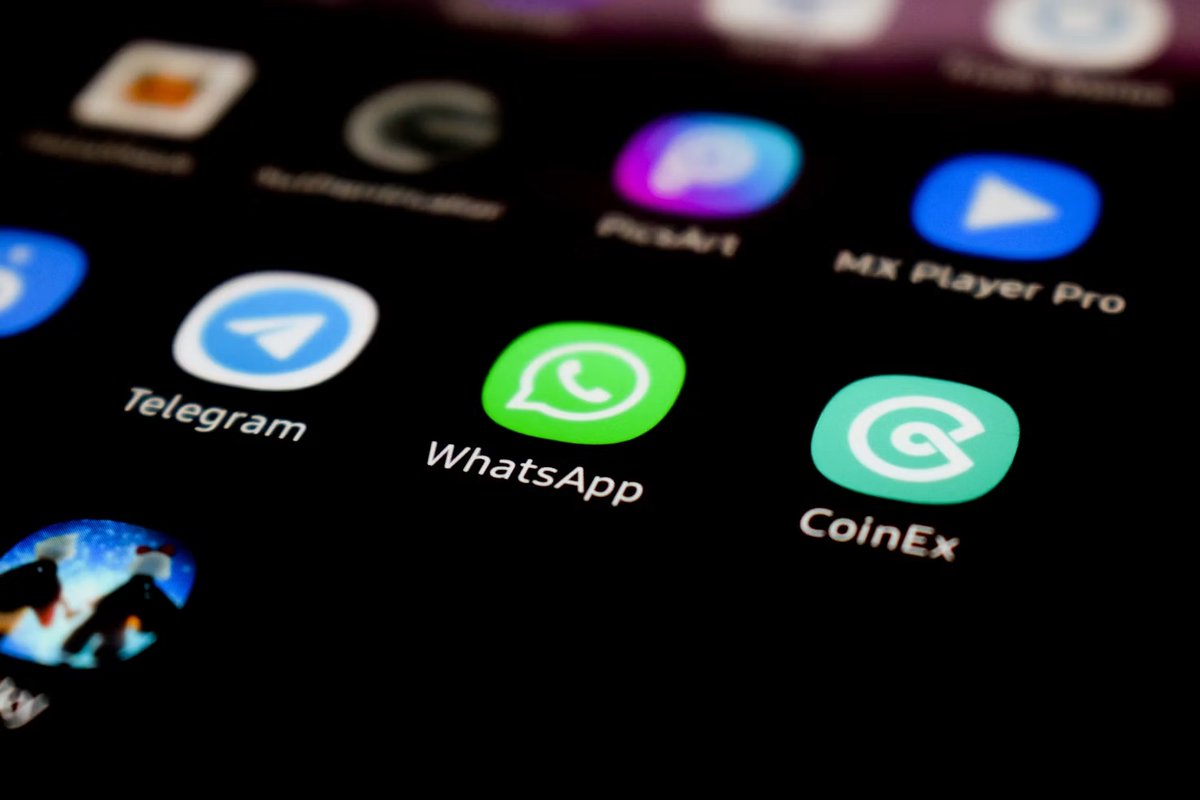 Pixel_Replay's tweet photo. #WhatsApp va faire entrer les Channels directement dans vos discussions https://t.co/nd6sNOddCH https://t.co/xFbMquNQ6N
