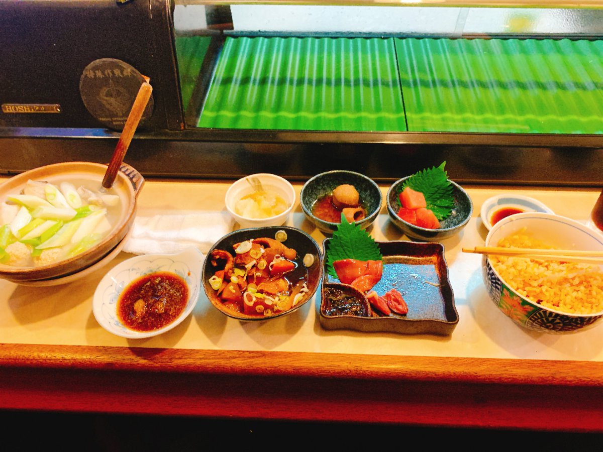 BBTengoku's tweet photo. ユニオンレア取れなかったので

われわれの串平さんでやけ飯･:*+.\(( °ω° ))/.:+

お通しのイカと里芋の煮物

マグロのブツ https://t.co/R350DWpDYc