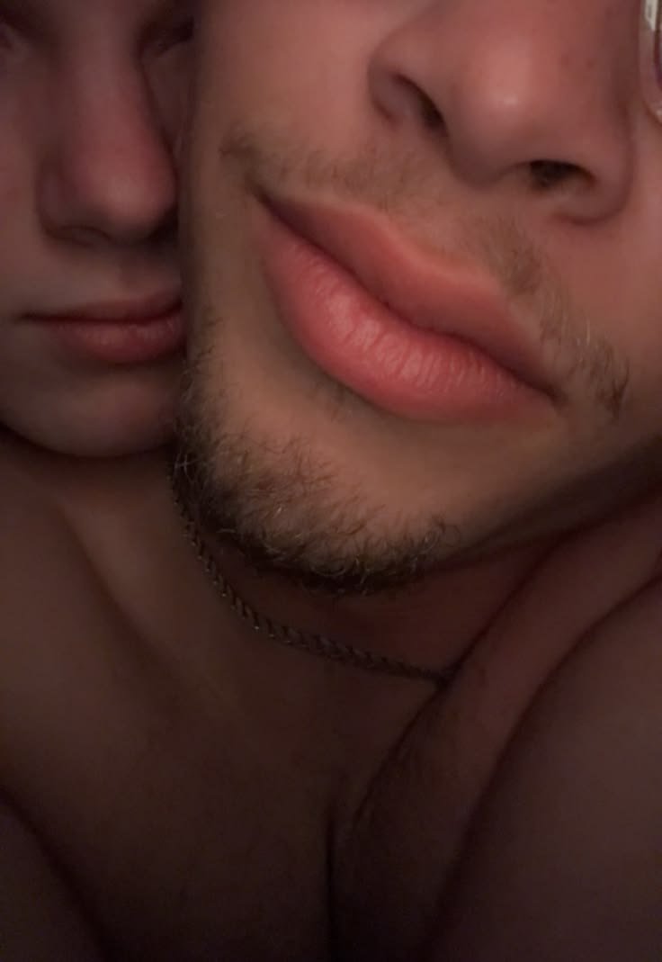 ixanton's tweet photo. #landoscar holy shit this is so landoscar coded, goatee lando and that is oscar nose https://t.co/cVyh3VBJJM
