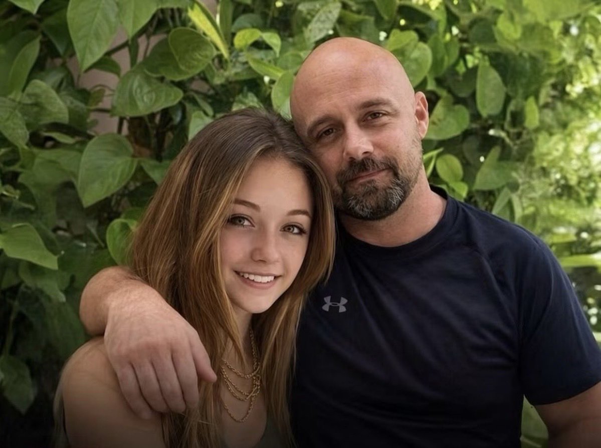 AmericanFWoman's tweet photo. FLORIDA MAN SHOT DEAD THE STALKER OF HIS 15-YEAR-OLD DAUGHTER AFTER THE STALKER FORCED ENTRY BY BLASTING OFF THE FRONT DOOR OF THE FAMILY HOME WITH A SHOTGUN.

ROB MAJURY, FATHER OF AVA MAJURY, RECEIVED NO CHARGES UNDER FLORIDA'S
"STAND YOUR GROUND" LAW. 

JUSTICE WAS SERVED! 👏🏻 https://t.co/8nIYSJLy3U