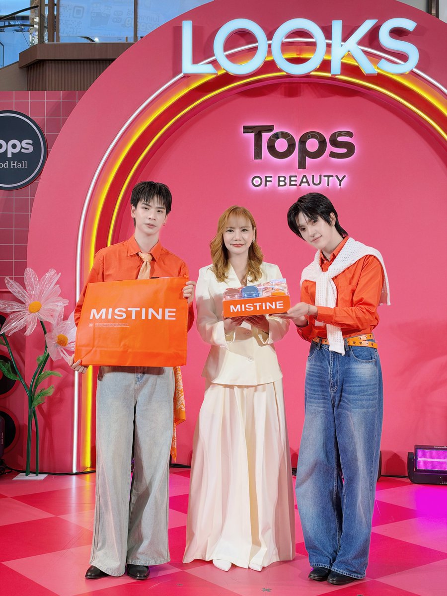 DomundiTV's tweet photo. ขอขอบคุณ @MISTINEOFFICIAL และ @topsthailand ที่ให้เกียรติ “ลาเต้” @latte_tnc และ “คิม” @Kkim_pongsaton ได้มาร่วมกิจกรรมงานในวันนี้นะคะ 🥰

ขอขอบคุณแฟน ๆ ทุกคนที่มาเจอกัน รวมถึงแฟน ๆ ที่ส่งกำลังใจมาให้ทั้งสองด้วยนะคะ 🫶🏻✨️

#MISTINExTopsxLatteKim
#MISTINExLatteKim https://t.co/7wfBwRzKda