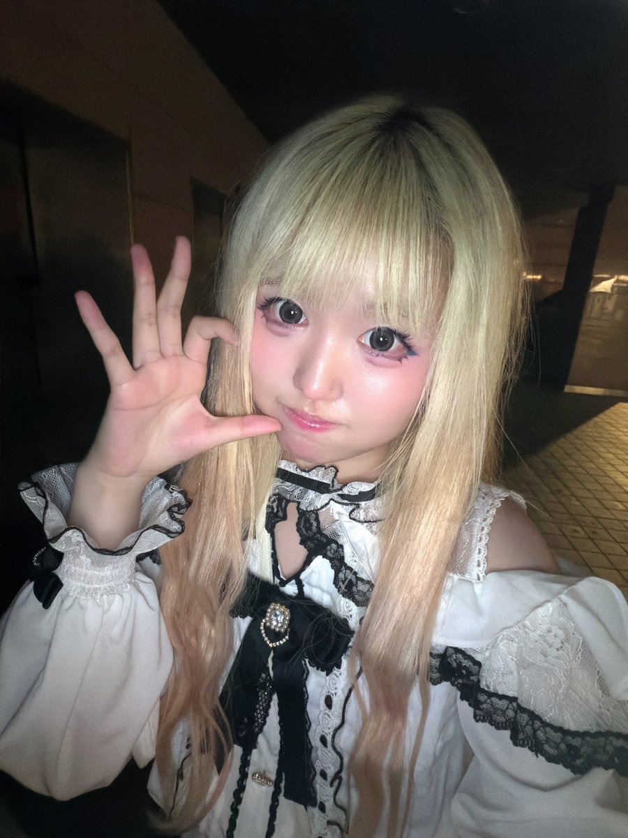 Magiluna_mel's tweet photo. 📶26.10.04
【HASHTAG LIVE】

양지뢰 특의 입어봤습니다‼️ 나름 화장도 지뢰스럽게 업그레이드♡ 오늘은 무대 실수가 많았던 것 같아서 쪼금 아쉽기도 하구(p_-) 구래도 오랜만에 집에 있는 양지뢰 꺼내서 조앗더요😍 +ALT

⇢ 10.07 FUWAFUWA LIVE https://t.co/8NtyZEzqE0