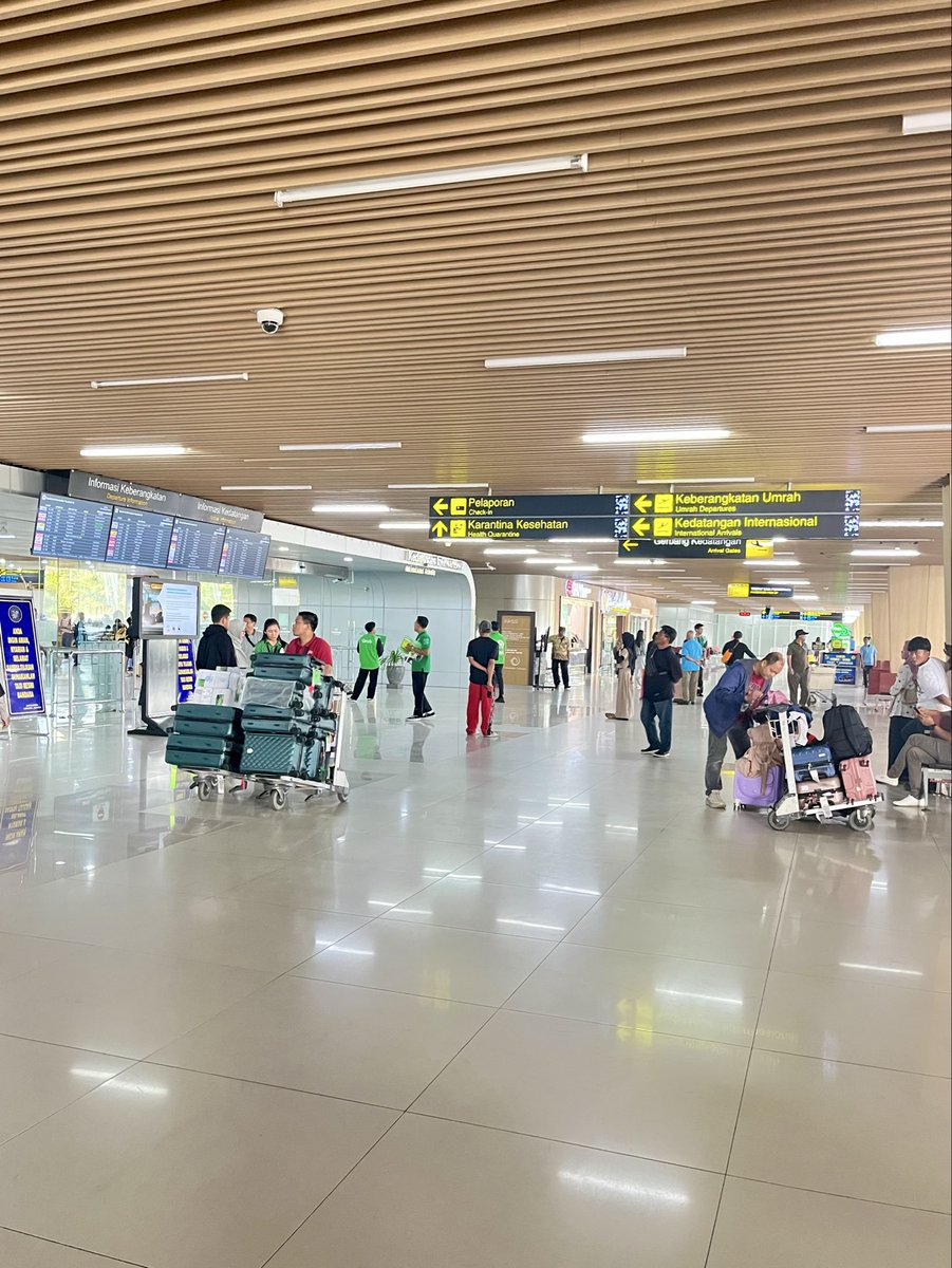 imaahann_'s tweet photo. udah lama kagak ke airport sekalinya kesini jd pengen kabur ke luar negeri aja cape bgt tiap hari maki2 pemerintah shibal ini😭✋🏻 https://t.co/DHGAHuTD9W