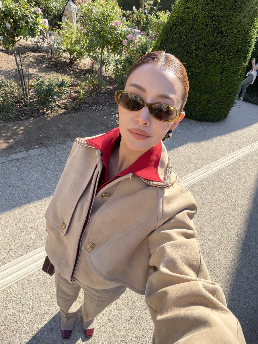 miunatshaa's tweet photo. เช็คอินนนน🍂🥖

#CHANELSpringSummer 
#CHANEL #PFW 
#CHANELSS27xLenaMiu 
#MiuNatsha @CHANEL https://t.co/v3RfZo62U6