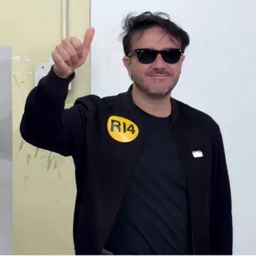 republiqueBRA's tweet photo. 🗣️ “Essa é a eleição mais bizarra de todas [...] Ninguém sabe as propostas dos candidatos que lideram as pesquisas”, diz Renan Santos após votar. https://t.co/qNn7wlzbfT