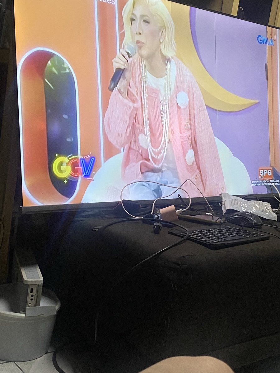 j_jmbv25's tweet photo. Vice Ganda | #ViceGanda 

#EverybodySingTogether
#GGVwithPBBHotties https://t.co/miQqcnzgZp