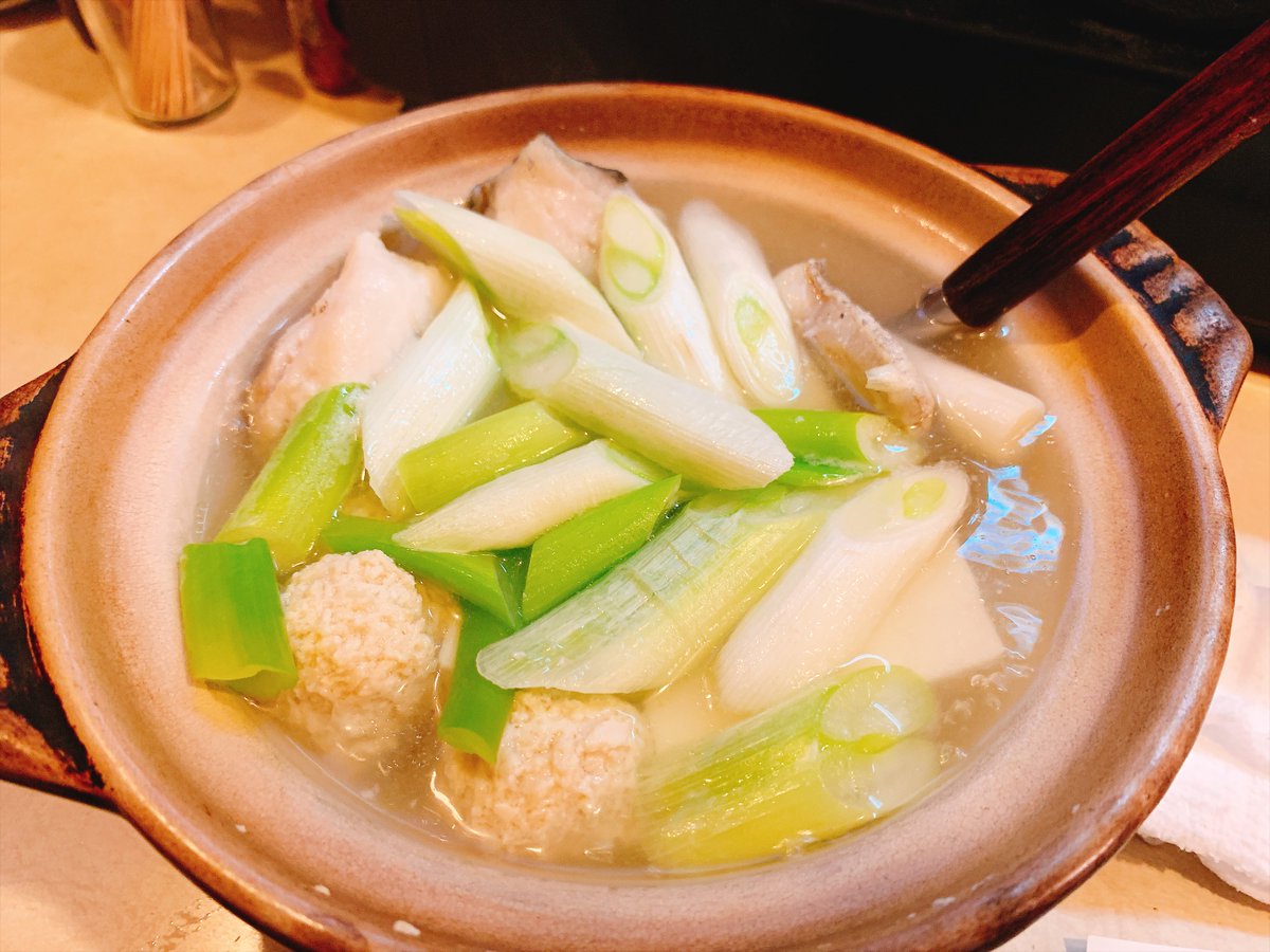 BBTengoku's tweet photo. ��のレバ刺し

もつ煮込み

鱈とつみれの湯豆腐

鯛の炊き込みご飯

どれもうんまかったー(о´∀`о) https://t.co/XkWLkdEFFp