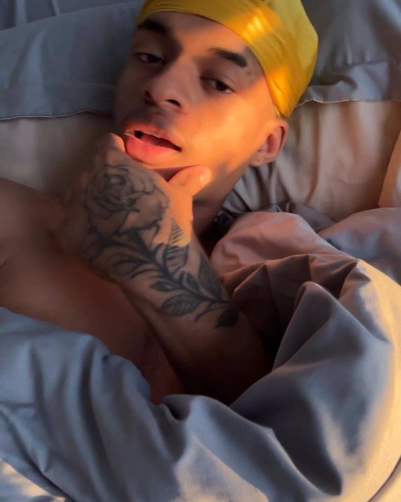 imapextay______'s tweet photo. Forever high off your love baby 💖🌟💥 https://t.co/ICG5DAf2Zn