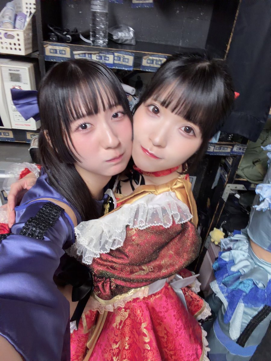 SOMO2_keiko's tweet photo. VS VS SOMO ニコイチ卍編！
パピプペポは難しいとのツーマンライブ ありがとうございました❤︎

急遽にも関わらずそももんもパピムズファンも集まってくれてありがとう！メンバー同士もファン同士も、これからもニコイチでいましょうね

ただいまお互いツアー中！パのツアーファイナルは11/11(水)、ソモのツアーファイナルは10/10(土)だから また集まろうね

なかよしゆいちゃん🤝🏻💜❤️