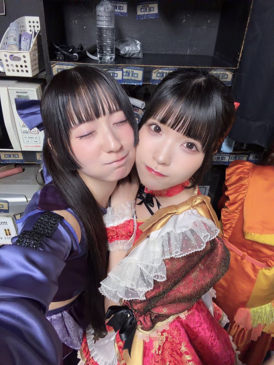 SOMO2_keiko's tweet photo. VS VS SOMO ニコイチ卍編！
パピプペポは難しいとのツーマンライブ ありがとうございました❤︎

急遽にも関わらずそももんもパピムズファンも集まってくれてありがとう！メンバー同士もファン同士も、これからもニコイチでいましょうね

ただいまお互いツアー中！パのツアーファイナルは11/11(水)、ソモのツアーファイナルは10/10(土)だから また集まろうね

なかよしゆいちゃん🤝🏻💜❤️