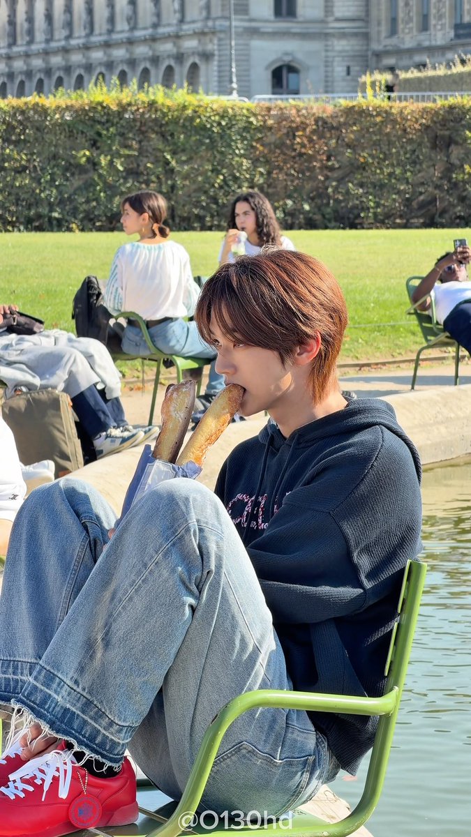 O130hd's tweet photo. 🇫🇷🥖 #도훈 https://t.co/CN76q4EdCp