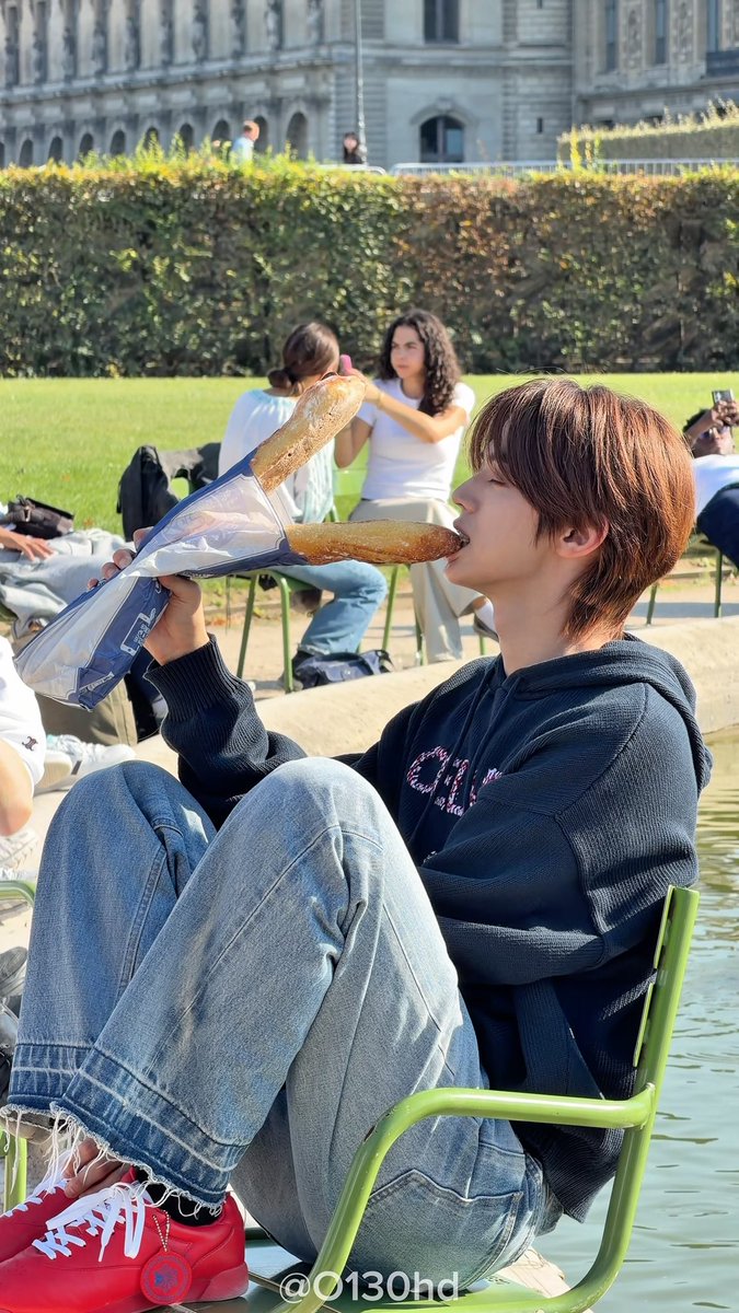 O130hd's tweet photo. 🇫🇷🥖 #도훈 https://t.co/CN76q4EdCp