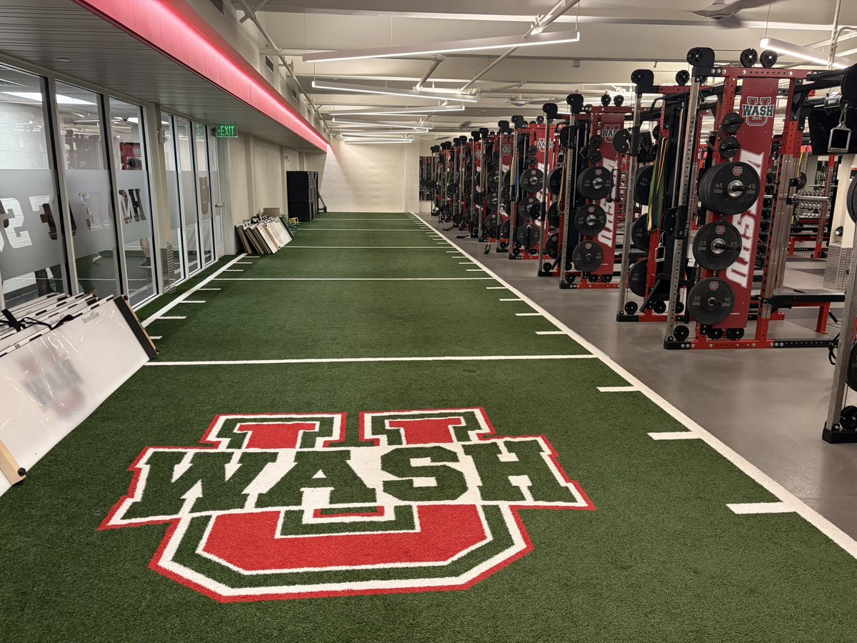 Owen_Bailey_3's tweet photo. I had an amazing time watching @washufootball make history, earning there FIRST top 10 win in school history against John Carroll! 
I loved the energy and atmosphere as well as the great conversations I had with the staff. Can’t wait to be back again! Go bears #UnCommon
@CoachAaronKeen 
@BrianPAllen3 
@thereal_dave_T 
@coachfish42 
@walkercuw 
@MuellerFBCoach 
@TheAthleteAudit 
@jefframsey8 
@scoutRyanPRZ 
@OJW_Scouting 
@ScoutTyGraham 
@PrepRedzoneMI 
@MichFBFrenzy 
@MIexposure 
@CoachKNoDuke 
@TheD_Zone 
@BigMadonski