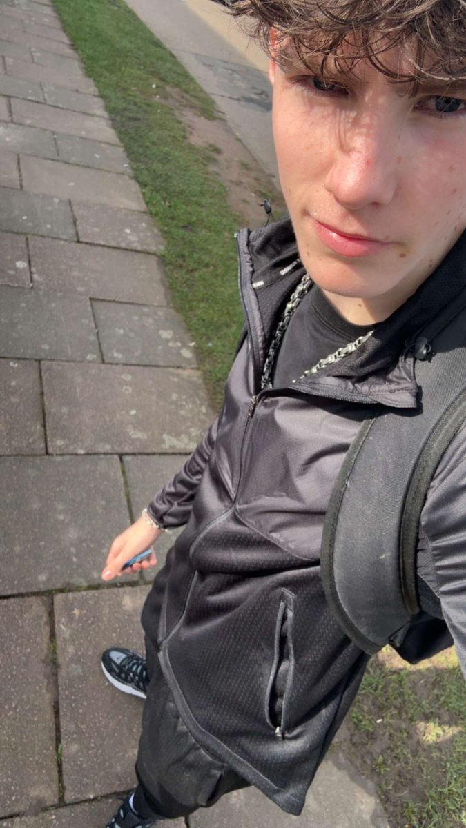 MasterDeDeUk's tweet photo. I know that your staring into my eyes right now, getting hypnotised by them aren’t you😏 get in my messages and come buy some fuck1ng content👿 https://t.co/IwKsEoBE9N