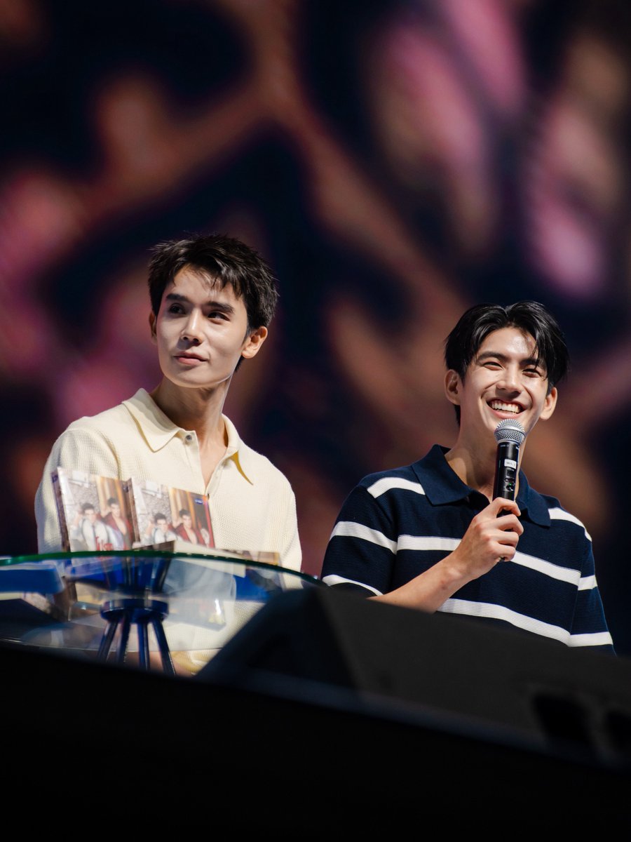 GmmtvShop's tweet photo. จิมมี่ - ซี กับงานเปิดตัว นวนิยาย “โปรดอยู่ในความคุ้มครองของป้องปืน I Will Always Save You” ในงาน GMMTV FANIVAL 2026 : Happy Family 

#IWillAlwaysSaveYou 
#GMMTVFANIVAL2026HappyFamily
#GMMTV https://t.co/sXRztUDxaL