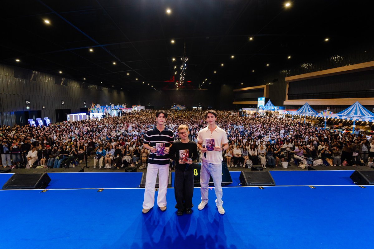 GmmtvShop's tweet photo. จิมมี่ - ซี กับงานเปิดตัว นวนิยาย “โปรดอยู่ในความคุ้มครองของป้องปืน I Will Always Save You” ในงาน GMMTV FANIVAL 2026 : Happy Family 

#IWillAlwaysSaveYou 
#GMMTVFANIVAL2026HappyFamily
#GMMTV https://t.co/sXRztUDxaL