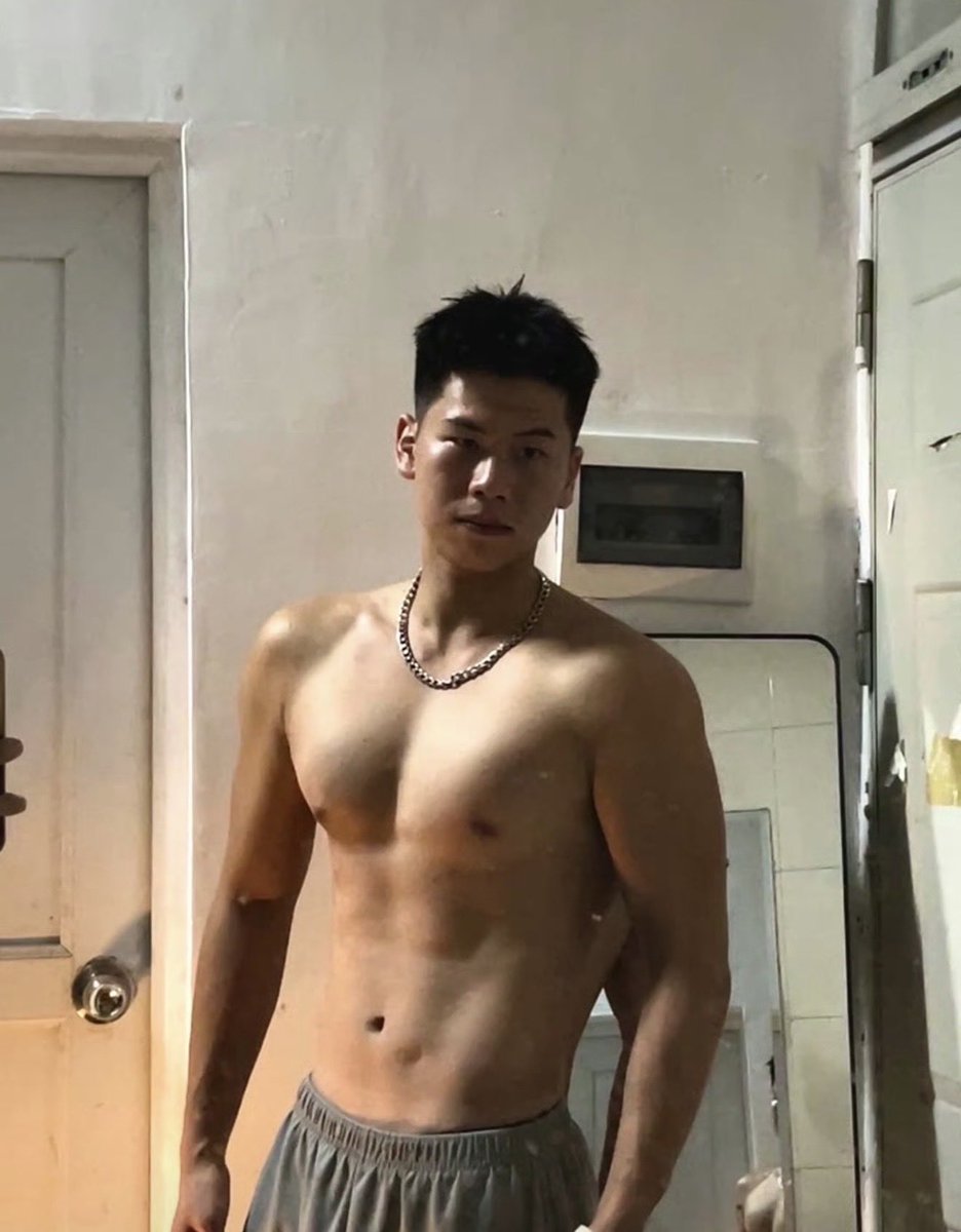 BobBobtjra's tweet photo. 真的是直男啊兄弟们。#健身 https://t.co/K6SCLdgaM0