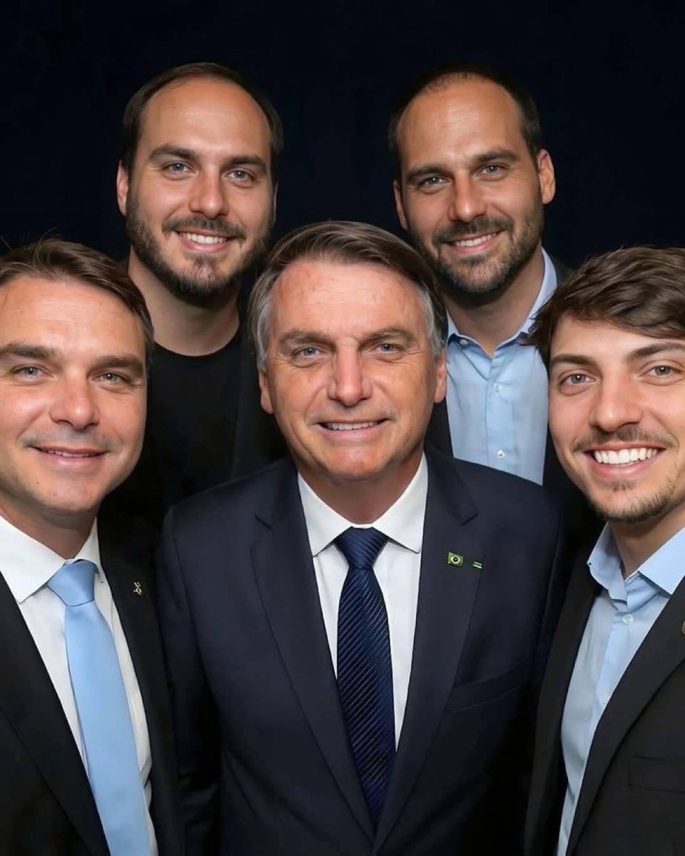 PoliticaSa70367's tweet photo. Só  gente  boa  vota  neles. https://t.co/mEasklyZBz