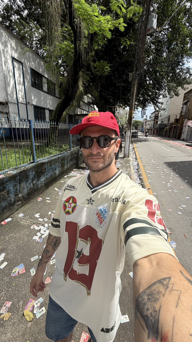 chicobjr's tweet photo. Pelo meu pai, que morreu pelas mãos dos desgraçados que negaram a vacina. Para que o amor vença o ódio novamente. É Lula! É 13! 🌟❤️ https://t.co/S5RJX3H0F5