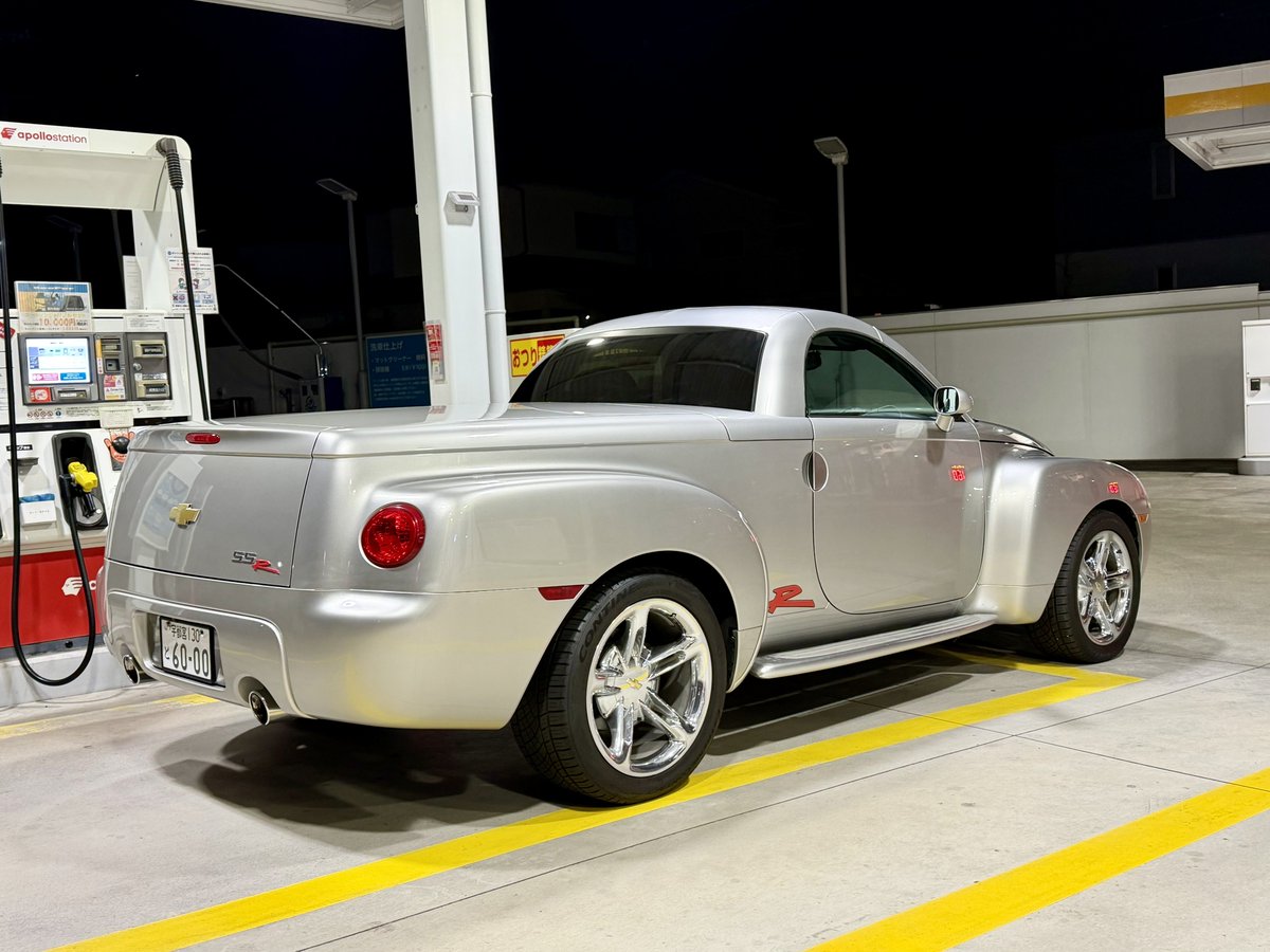 lana2tomo's tweet photo. 🇺🇸から車買ったわ
シボレーSSR
後期のコルベットエンヂン6MTのやつ
思ったよりデカくて草 多頭飼いがんばります https://t.co/3a7gGUsHnt