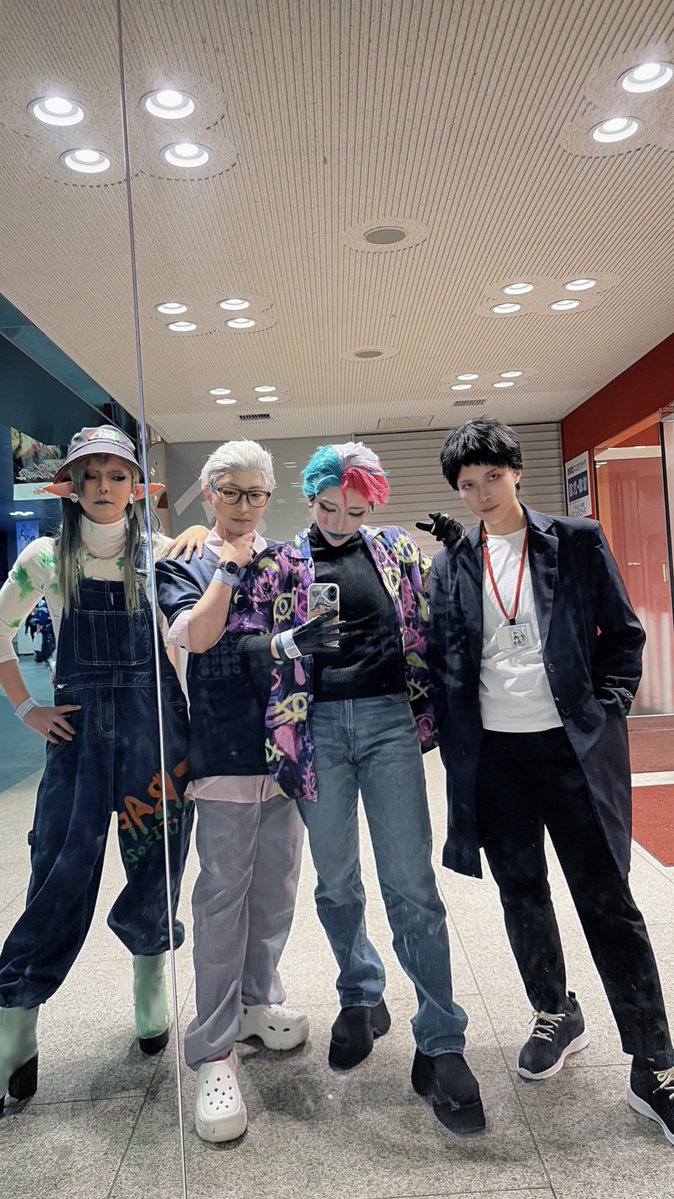 Flower_cos25's tweet photo. ✧cos 🌈🕒

昨日のTDCはおじさんじで遊園地🎡
アトラクション楽しすぎておじさん4人大はしゃぎ🎶 https://t.co/KYQUqwHVnM