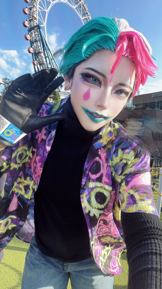 Flower_cos25's tweet photo. ✧cos 🌈🕒

昨日のTDCはおじさんじで遊園地🎡
アトラクション楽しすぎておじさん4人大はしゃぎ🎶 https://t.co/KYQUqwHVnM