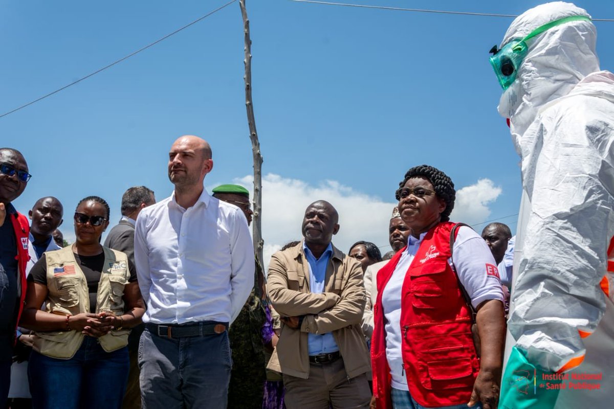 Insprdc's tweet photo. 🇨🇩🤝🇫🇷 #RIPOSTE_EBOLA : Le soutien international se renforce à #Bunia. 

Ce 3 octobre 2026, en visite à Bunia, épicentre de la 17ᵉ épidémie de maladie à virus Ebola en #RDC, le ministre français de l’Europe et des Affaires étrangères, @Jean-Noël Barrot, a été reçu par le Professeur @Akilimali, Incident Manager adjoint de la riposte.

Au programme : visite du Centre de Traitement Ebola de #Rwampara et du Laboratoire provincial de l’#Ituri, aux côtés du Professeur @Jean-Jacques Muyembe.

Cette visite témoigne de l’engagement des partenaires internationaux aux côtés des équipes congolaises mobilisées sur le terrain pour renforcer la réponse, protéger les communautés et contribuer à mettre fin à l’épidémie.

Ensemble, chaque action compte pour #StopEbola. 🇨🇩
@Presidence_RDC @PrimatureRDC @MinSanteRDC @africaCDC