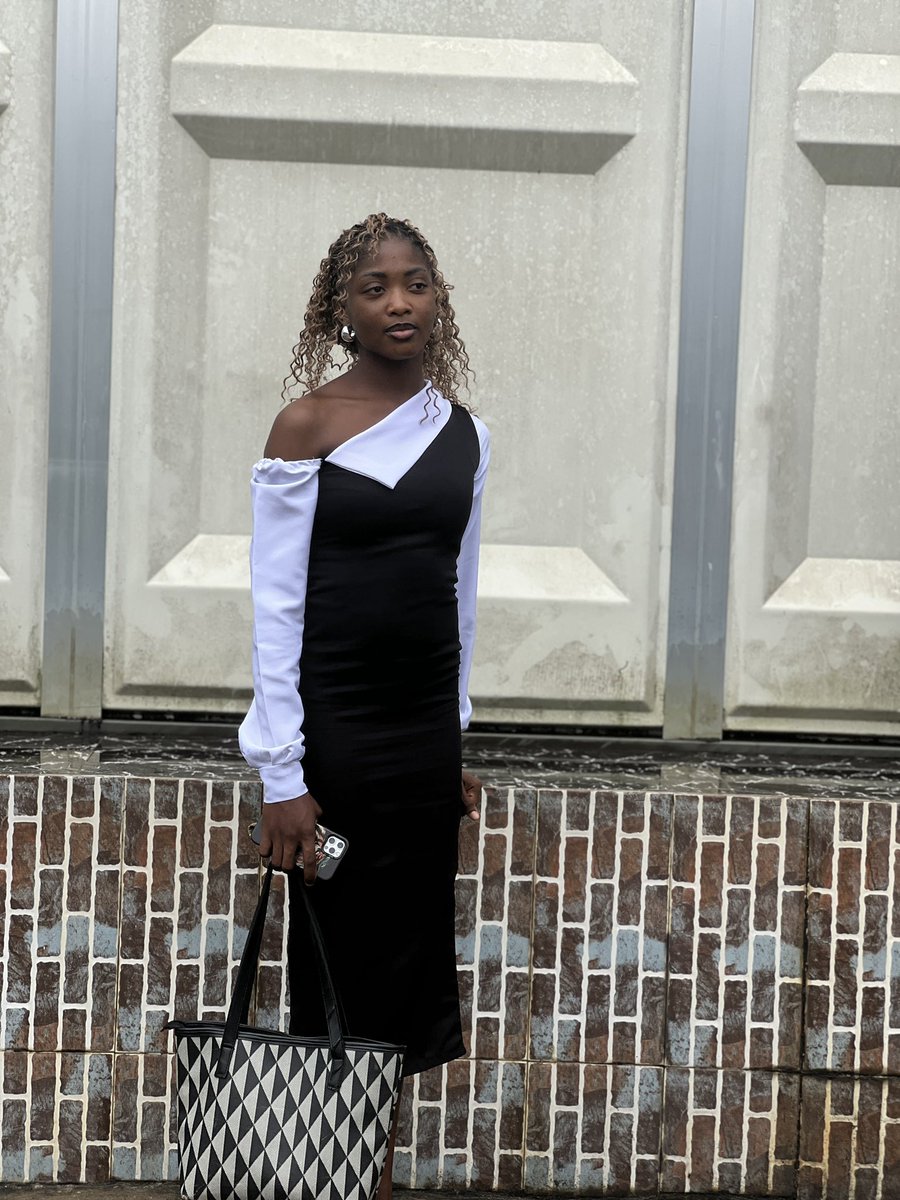 omoyebraids's tweet photo. I don go Church oo. 
Happy Sunday 🌚 https://t.co/gIhePG7qua