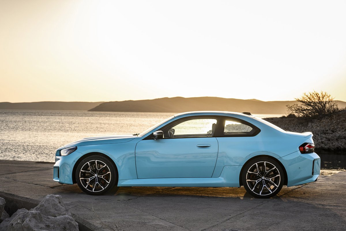 bmw_info_'s tweet photo. BMWがハイパフォーマンス4輪駆動モデル「M2 M xDrive」を発売
https://t.co/Cw2aSHsX9Z

BMWジャパンは2026年10月1日、高性能スポーツモデル「BMW M2」のラインナップに4輪駆動モデル「M2 M xDrive」を設定。
BMW M2 M xDriveは8段ATのみの設定で、価格は1083万円。 https://t.co/u6lggZrvwU