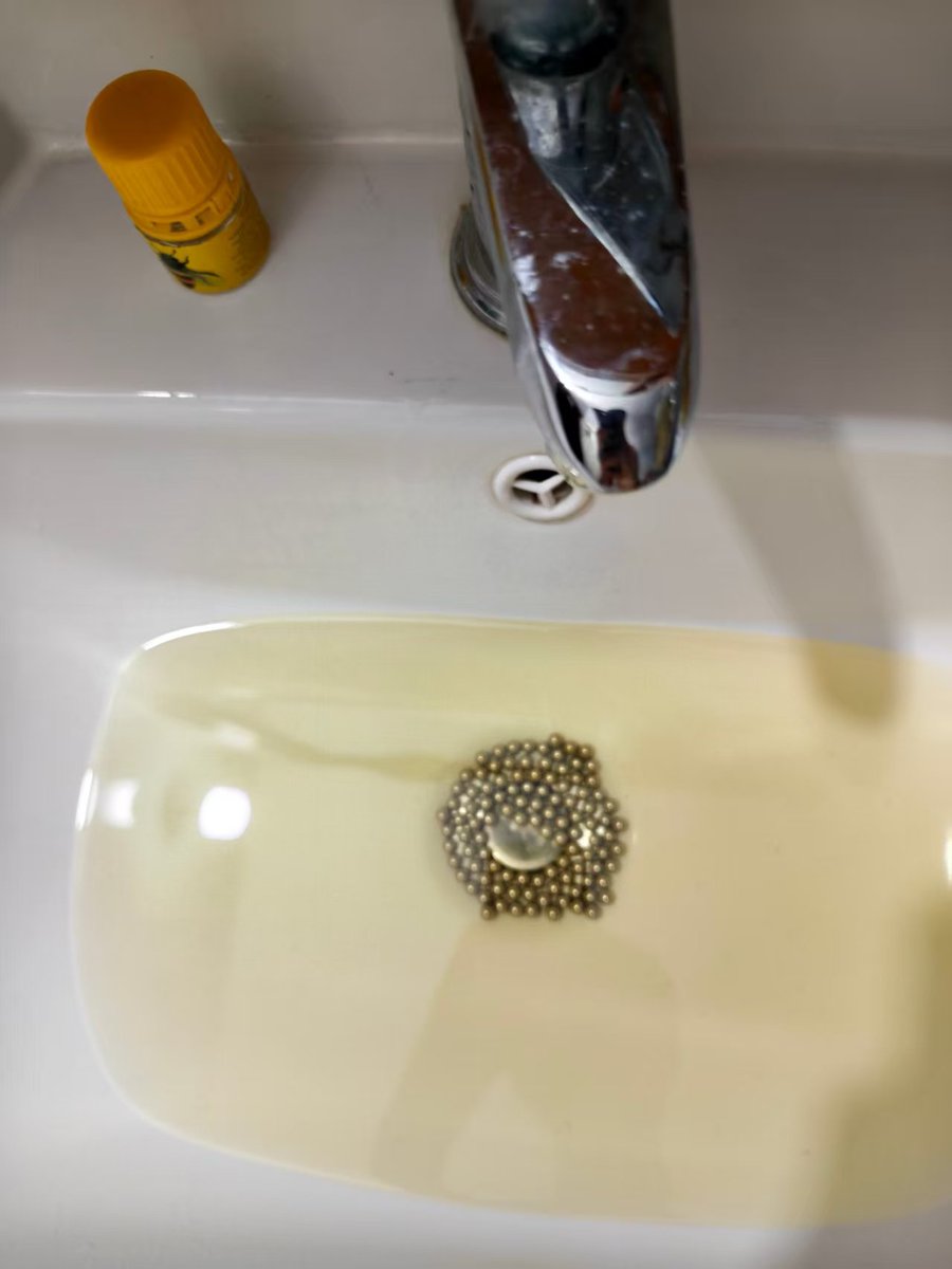 Audacis_'s tweet photo. 新玩法，带上导尿管，钢珠在膀胱里摩擦，前列腺好痒，想全部排出来 #膀胱钢珠 #膀胱珠 #尿道开发 https://t.co/2hCqvegdLs