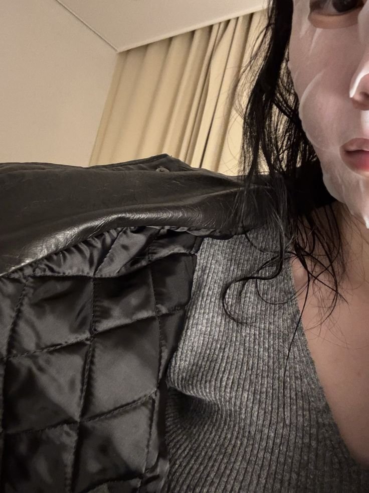 savaiszm's tweet photo. ㅤ️️ ️
ㅤ
📍 Nuel’s Apartment. / Bern, Switzerland. 

When your boyfriend gives you only a few hours to pack because his FOMO is kicking in. Packing... done! ᵔ𐃷ᵔ (Cannot wait to meet my bf’s big family)
ㅤ️️ ️
ㅤ https://t.co/GlBbP1E1mj