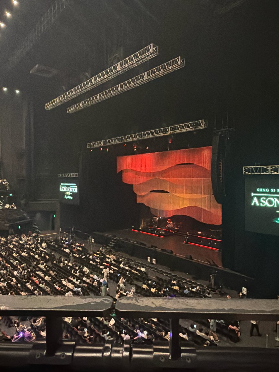 Heoooooyuchi's tweet photo. 初めてのシギョンさんのコンサート。
パワフルな歌声とMC、あっという間の3時間(超え)だったな。
夏休み最終日、楽しかったー https://t.co/TGzuH0jBPO