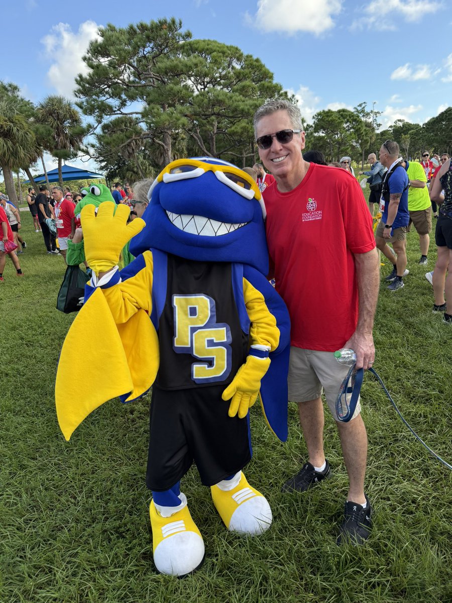 palmspringsms's tweet photo. Stingray speed was on full display this morning at the 12th Annual Heroes for Education 5K! 🏃‍♀️💨 We took 3rd Fastest Middle School AND brought the energy in the Mascot Race! 🏆🎉

Way to represent, Stingrays! 💙💛 @pbcsd https://t.co/5omHnpRBN1