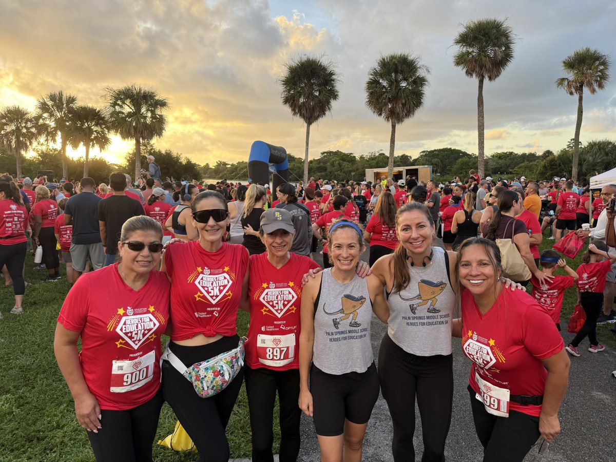 palmspringsms's tweet photo. Stingray speed was on full display this morning at the 12th Annual Heroes for Education 5K! 🏃‍♀️💨 We took 3rd Fastest Middle School AND brought the energy in the Mascot Race! 🏆🎉

Way to represent, Stingrays! 💙💛 @pbcsd https://t.co/5omHnpRBN1