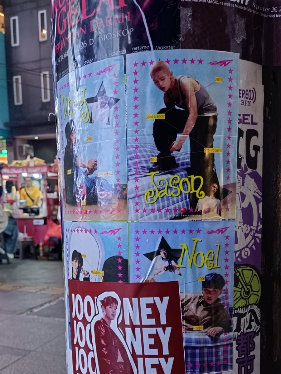 dipseeyyyy's tweet photo. misi mencari poster @seenbyseen__ di minggu malam done ✅️

makasi buat project kerennyaa 🫶 
@ICU_925 @knowell4noel
#SEEN #SEENnyalMeraihMimpi #Happy2BeSeen #UpUpUp #SEEN_UpUpUp
#MorningBoy #SEEN_MorningBoy https://t.co/IFzSik9pLJ