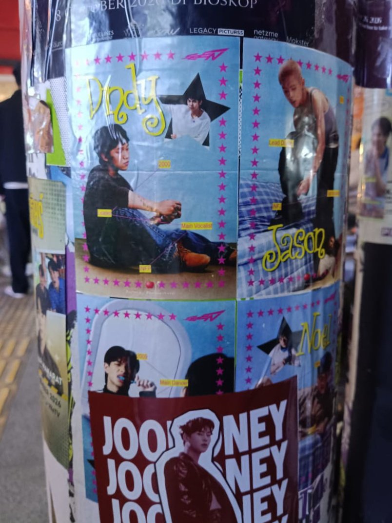 dipseeyyyy's tweet photo. misi mencari poster @seenbyseen__ di minggu malam done ✅️

makasi buat project kerennyaa 🫶 
@ICU_925 @knowell4noel
#SEEN #SEENnyalMeraihMimpi #Happy2BeSeen #UpUpUp #SEEN_UpUpUp
#MorningBoy #SEEN_MorningBoy https://t.co/IFzSik9pLJ
