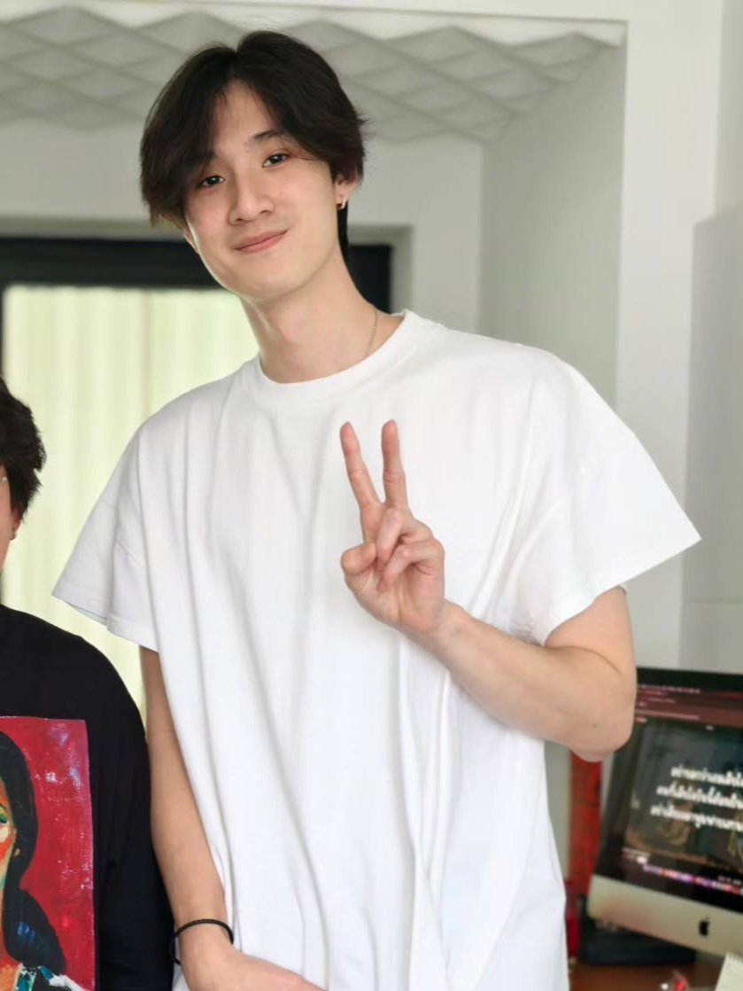 meepangg's tweet photo. น้องธีเสื้อขาวน่ารักจังเลยลูก ไปเรียนร้องเพลงอีกแล้ว คนเก่งตั้งใจสุดๆเลยน้าาา🥺🫳🏻🫳🏻

#tee_vtp #ธีรเดช https://t.co/cE683kXjDI