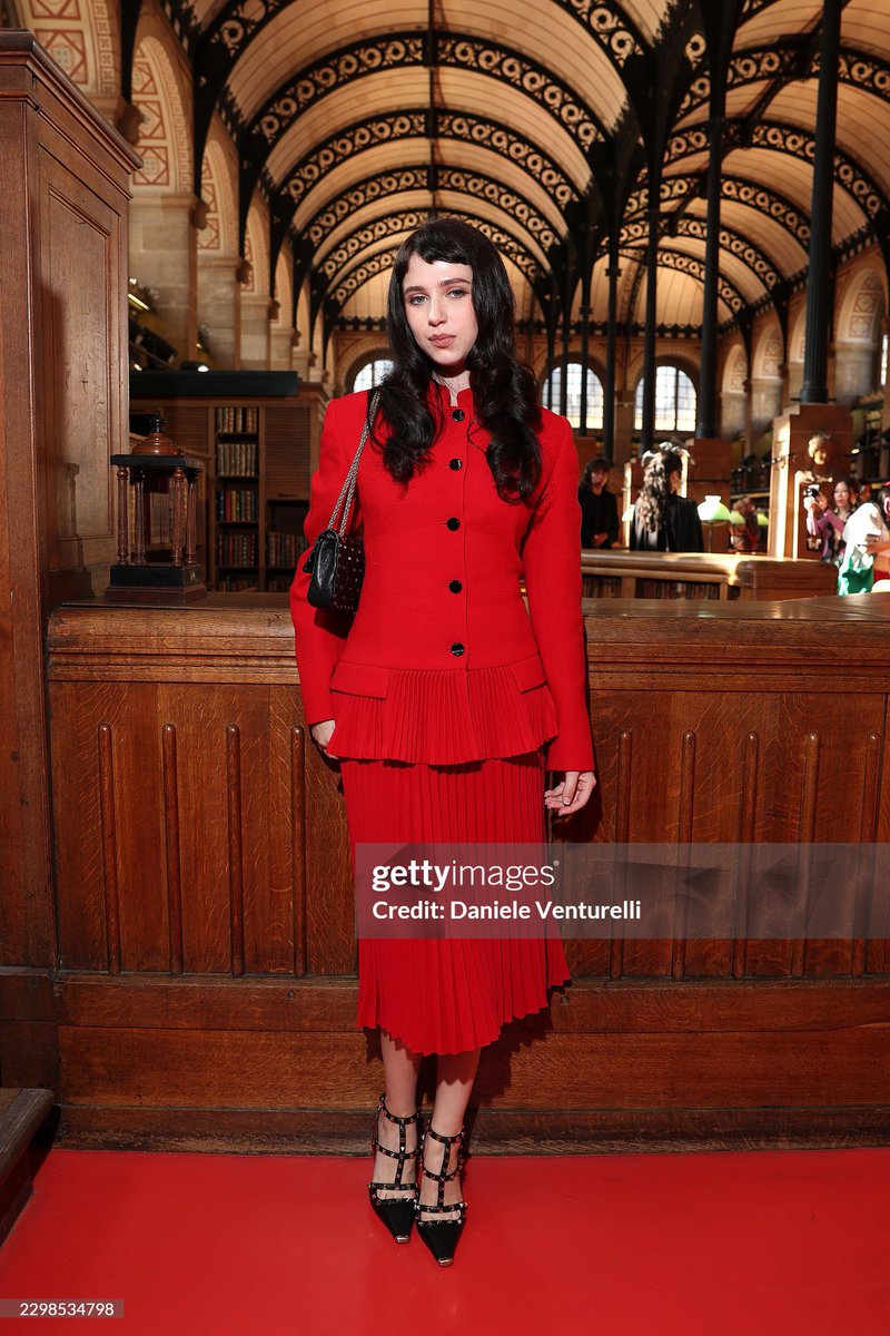 clairoshq's tweet photo. Clairo stuns at Paris Fashion Week via gettyimages 💋 https://t.co/9GuNkkATzP
