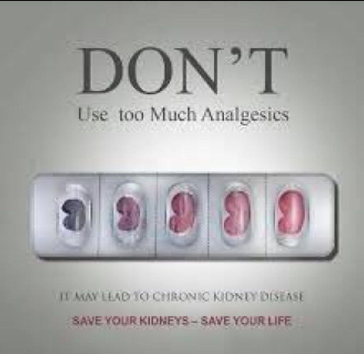 DrAlkhodairy's tweet photo. للأسف البعض يعتقد أن إستخدام المسكنات( كالبنادول والفيفادول وبنادول نايت والبروفين و...الخ)أمر عادي وليس له أضرار جانبية!  وهذا مفهوم خاطيء سبب فشل كلوي وتضرر الكثير منهم، بل الصحيح إن الاستمرار عليها لفترة طويلة وعدم التوقف فترة لترتاح اعضاء الجسم؛ والاستمرار وبدون اشراف طبي وبدون سبب صحي قد يسبب تلف للكلى وتدمير للكبد، هنا رسم توضيحي لتلف الكلى بسبب الادمان على المسكنات لعدة أشهر،، المسكنات تعتبر أدويةعلاجية ومثل أي دواء قد يكون لها آثار جانبية في حال الادمان عليها وتناولها بكثرة او على جوع او بجرعات عالية فقط اما اذا استخدمتها بوصفة طبية عند اللزوم وبعد الاكل وبالجرعة المحددة من طبيبك وبدون الاكثار منها او الاستدامة عليها فستكون اضرارها أقل سؤً واخف ضرراً
