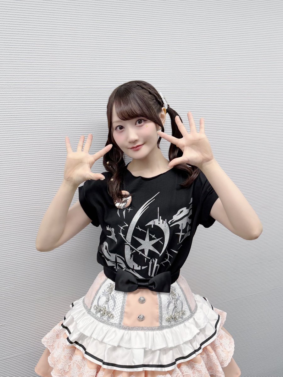 yui_ogura_815's tweet photo. 全員曲でのお衣装🖤

みんなでエメラルドが歌えて
嬉しかったな🥺♪

実はネイルにも☘️を入れてましたෆ⸝⸝꙳

#プロセカ感謝祭 https://t.co/g0wE2wHG43