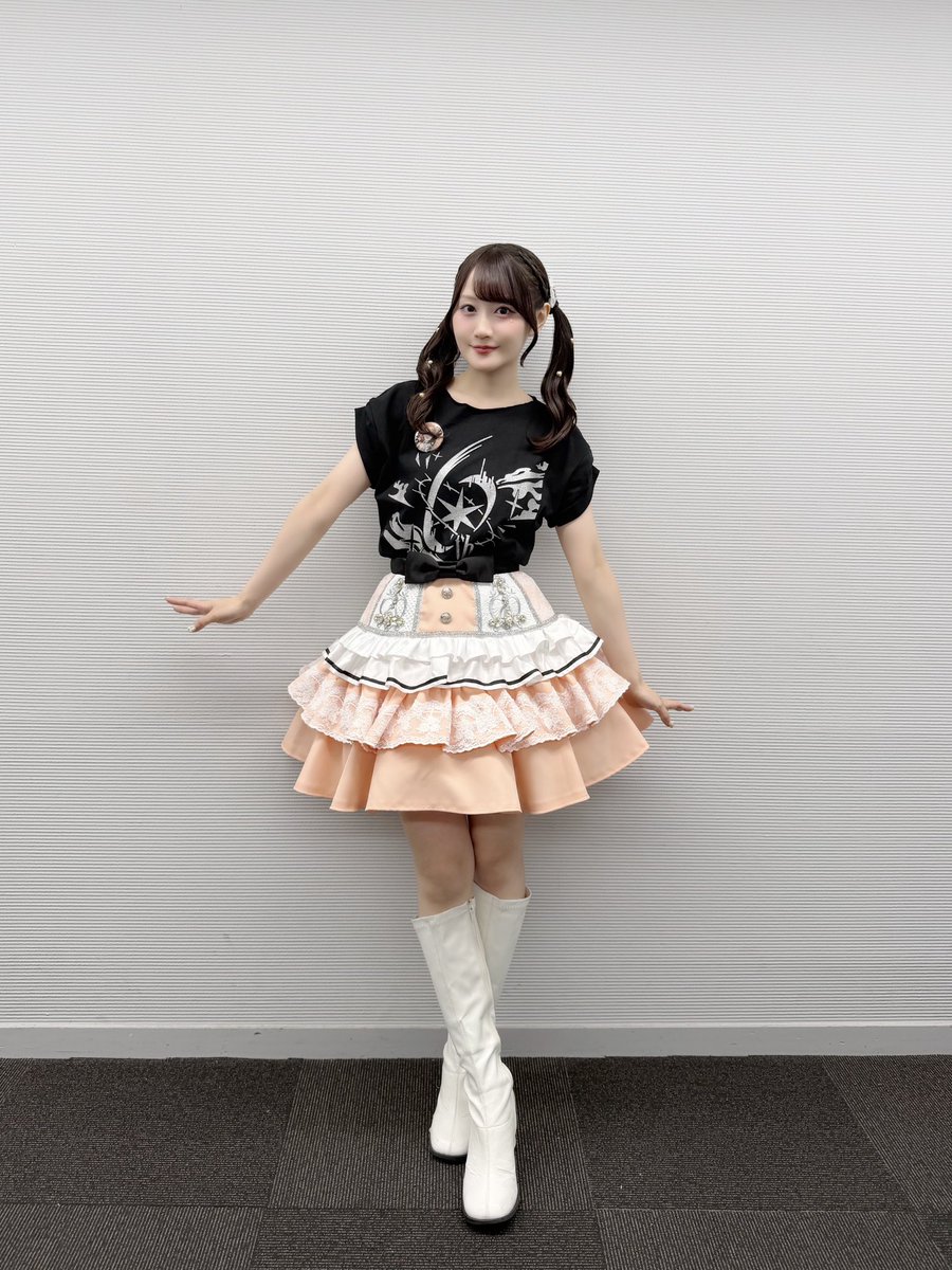 yui_ogura_815's tweet photo. 全員曲でのお衣装🖤

みんなでエメラルドが歌えて
嬉しかったな🥺♪

実はネイルにも☘️を入れてましたෆ⸝⸝꙳

#プロセカ感謝祭 https://t.co/g0wE2wHG43