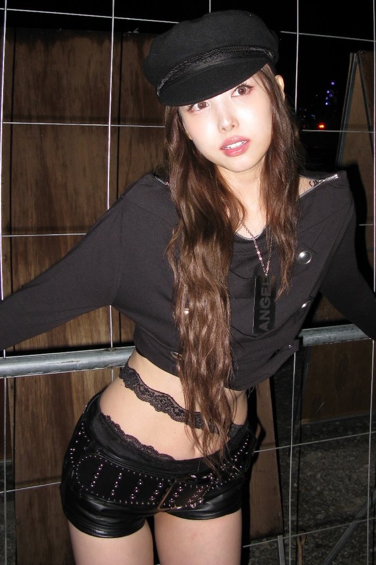 godmitzu's tweet photo. NAYEON ARE YOU KIDDING ME?? https://t.co/I5JeDywnrg