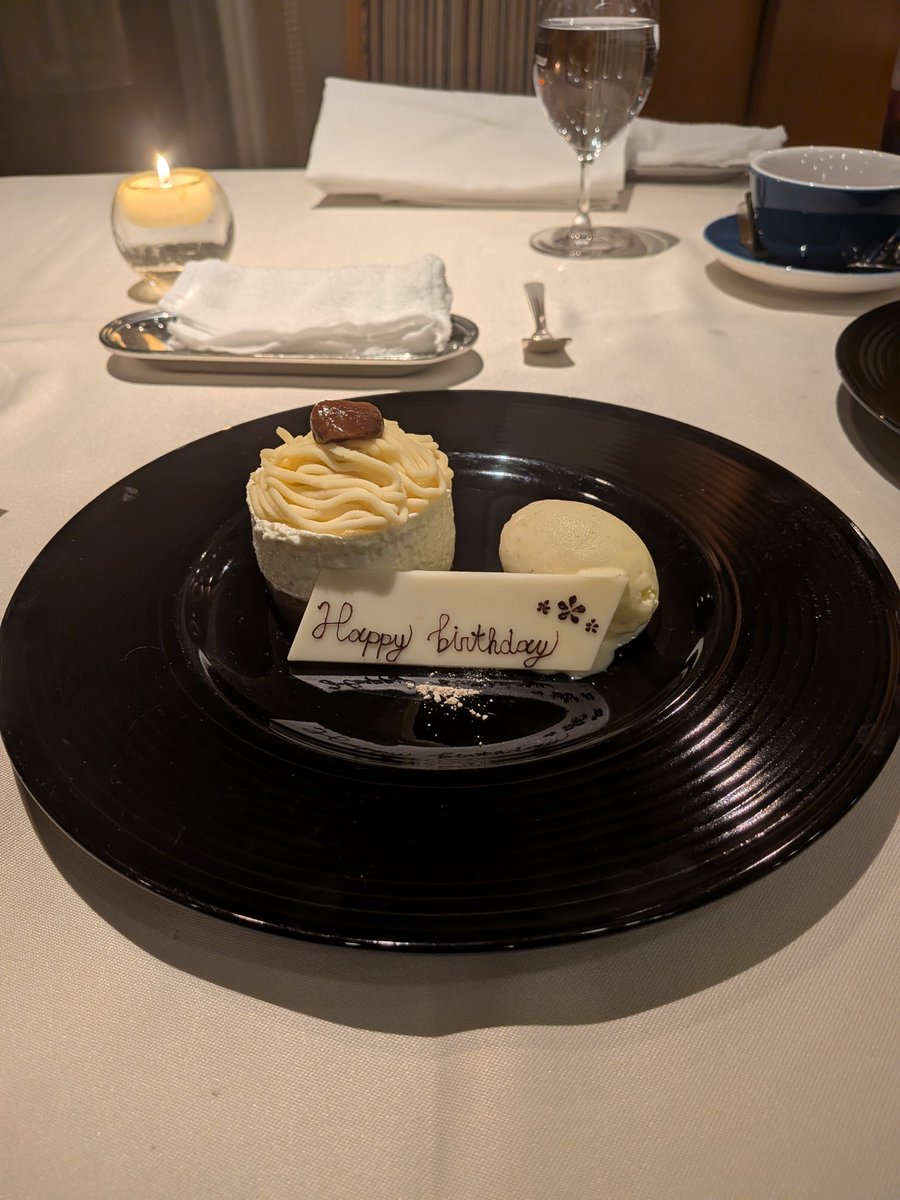 sugisshu's tweet photo. 誕生日だったので結婚式の披露宴をやったレストランでディナーをしました！！
あの頃は準備が大変だったけど、本当にやって良かったと思います。
ふたりで当日を振り返りながら、これまでとこれからについて語り合います。 https://t.co/IscbnBO97t
