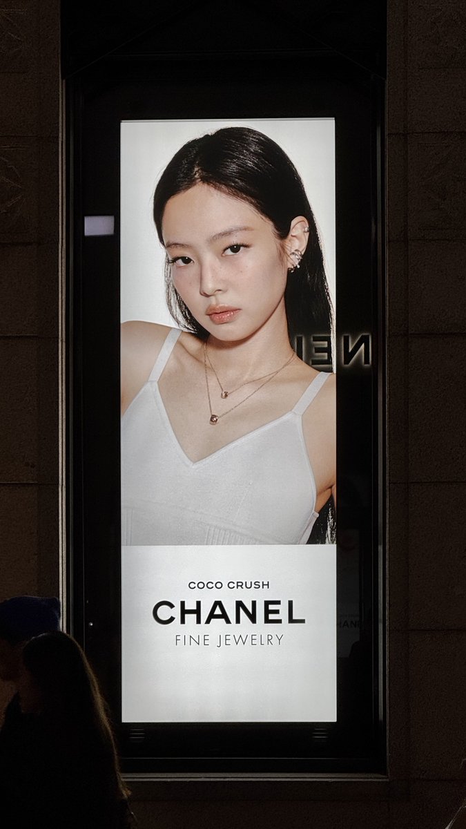 auraito's tweet photo. found these pictures i took of chanel girls in my gallery 

OSAKA                                 AMSTERDAM https://t.co/HtFzt9nfcL